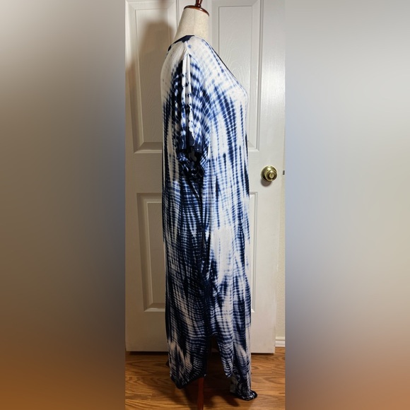 Livi Women’s Active Blue and White Lounging Dress - Picture 4 of 9